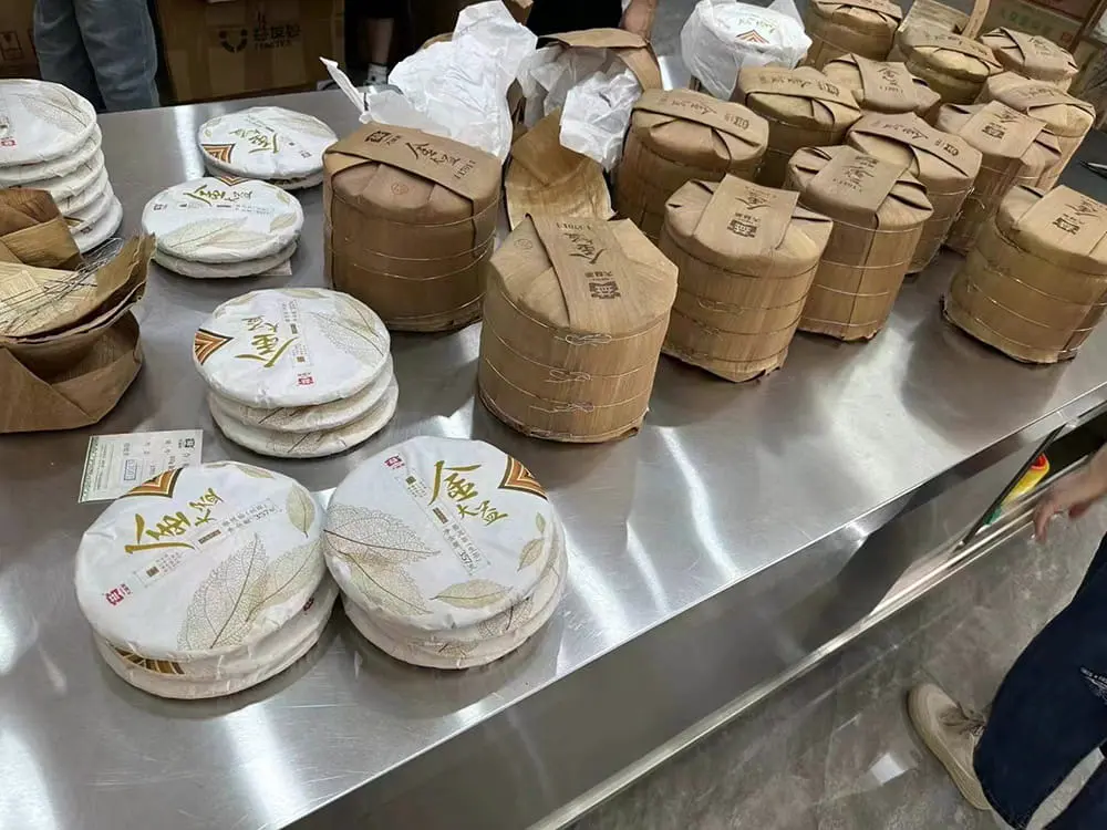 玉溪回收大益普洱茶2015年生茶熟茶图3